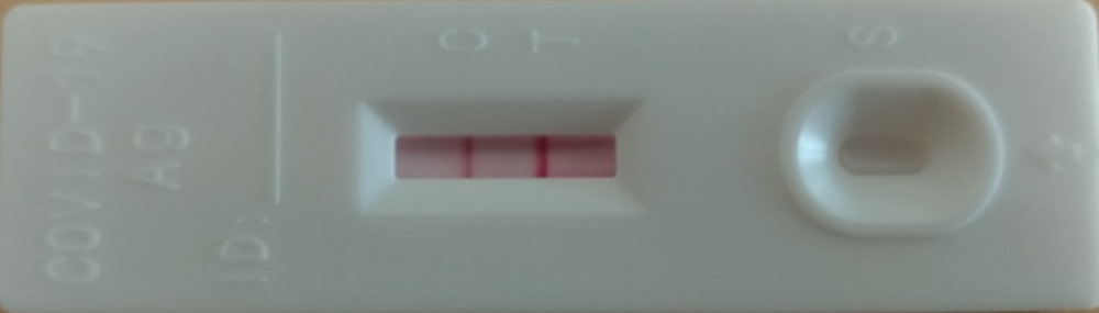 θετικό covid test